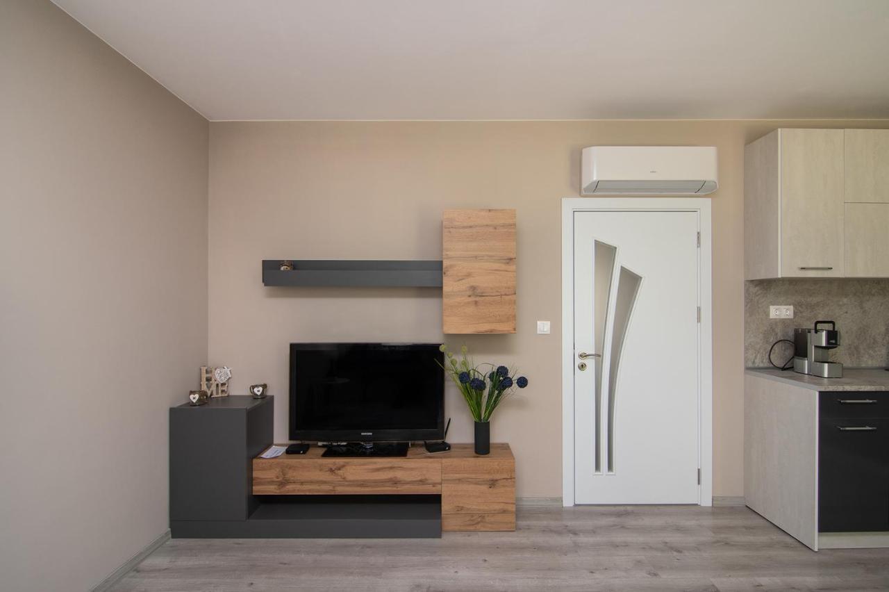 Cozy Flats Nearby Center Free Park Area Apartment Varna ภายนอก รูปภาพ