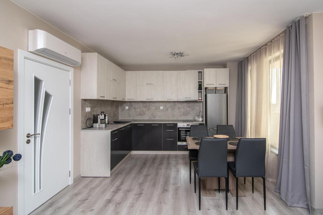 Cozy Flats Nearby Center Free Park Area Apartment Varna ภายนอก รูปภาพ