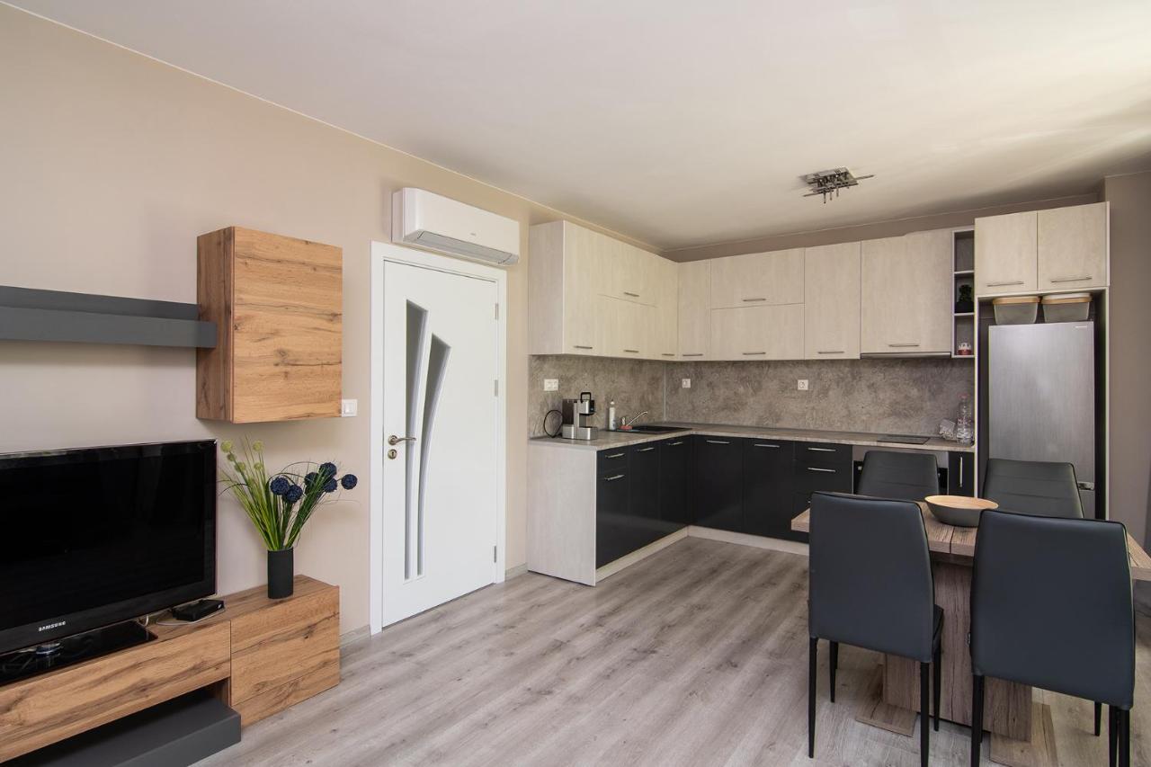 Cozy Flats Nearby Center Free Park Area Apartment Varna ภายนอก รูปภาพ