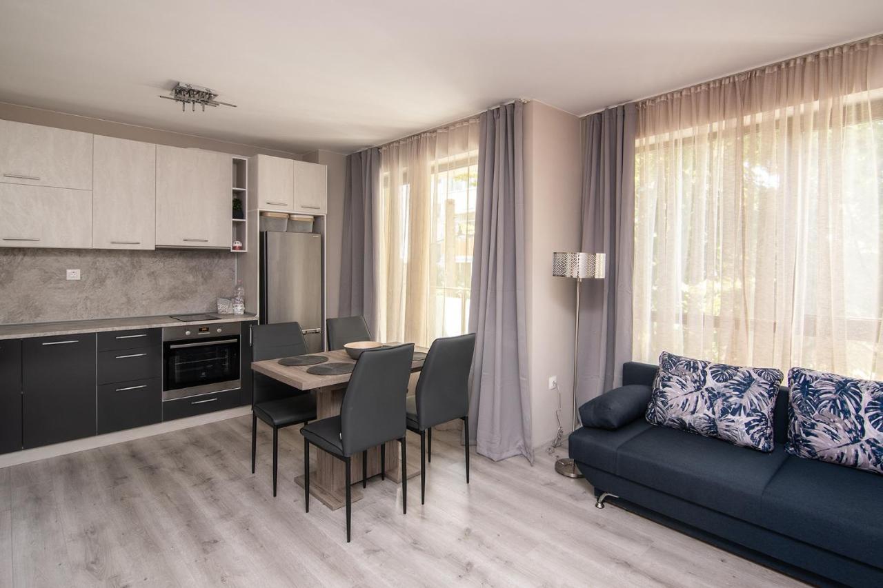 Cozy Flats Nearby Center Free Park Area Apartment Varna ภายนอก รูปภาพ